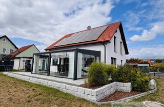 Einfamilienhaus kaufen in 95469 Speichersdorf, Neuwertiges Effizienzhaus mit Wintergarten, PV-Anlage und Doppelgarage direkt in Speichersdorf
