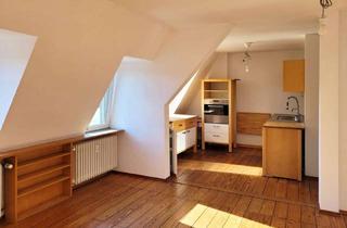Wohnung kaufen in 66111 Saarbrücken, Altbaucharme im Nauwieser Viertel! Vermietetes Apartment im Dachgeschoss!
