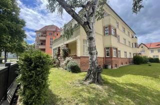 Wohnung kaufen in 06618 Naumburg, Stilvoll wohnen im Baudenkmal: 3-Zimmer, Westbalkon & TG-Stellplatz