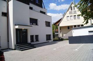 Wohnung kaufen in Bei Der Martinskirche 15, 72555 Metzingen, Zentral wohnen in Metzingen: modernisierte 3-Zimmer-Eigentumswohnung mit großer Terrasse