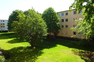 Wohnung mieten in Kurt-Schumacher-Straße 65, 27578 Leherheide, Zum selber gestalten: Unrenovierte 3-Zi.-Whg. mit Balkon und Tageslichtbad in Leherheide im 1. OG