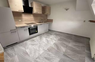 Wohnung mieten in Jakobstraße 40, 02826 Innenstadt, Besondere 3-Raum-Dachgeschosswohnung im Stadtzentrum: Parkett, Einbauküche, Bad mit Wanne & Dusche!