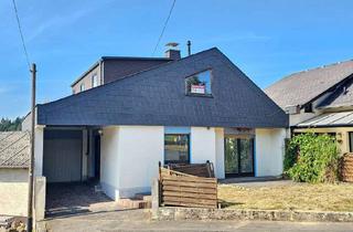 Haus kaufen in 53547 Hümmerich, Wohnhaus mit 3 Wohneinheiten + Garage in wunderschöner Ortsrand-Aussichtslage.