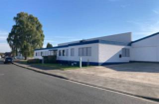 Büro zu mieten in 41066 Neuwerk, Halle 180 qm zuzüglich circa 35 qm Bürofläche
