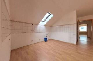 Wohnung kaufen in 69469 Weinheim, Sanierungsbedürftige 3 Zimmer Dachgeschosswohnung in kleiner Wohneinheit!!!
