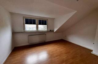 Wohnung mieten in Fischerstraße 63, 47055 Wanheimerort, 2-Zimmer-Dachgeschosswohnung in Duisburg mit guter Raumaufteilung