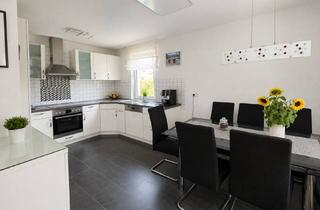 Mehrfamilienhaus kaufen in 74366 Kirchheim, Großzügiges Mehrfamilienhaus in Kirchheim-Zentrum
