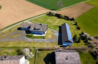 Haus kaufen in 95180 Berg, Zweifamilienhaus mit Werkstatt und Garagen und auf 2. Flurnummer 10 Garagen mit Spitzboden und PV