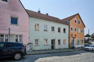 Mehrfamilienhaus kaufen in 94333 Geiselhöring, Ihr Platz im historischen Ortskern von Geiselhöring: Mehrfamilienhaus mit 3 Wohneinheiten