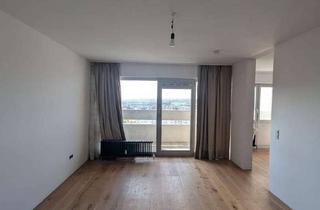 Wohnung kaufen in Breslauer Straße, 89231 Neu-Ulm, Großzügige und bezugsfreie 4,5 Zimmer Wohnung mit 3 Balkonen in Ludwigsfeld