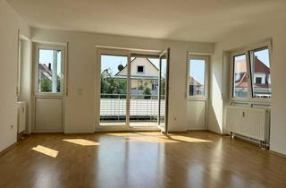 Wohnung kaufen in Hohenhewenstraße 10a, 78224 Singen, Stadtnah und ruhig: Gut geschnittene 3-Zimmer-Wohnung mit Balkon, Gäste-WC und 2 Carport-Stellplätze