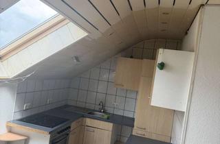 Wohnung mieten in 52349 Düren, 2-Zimmer-Dachgeschosswohnung im Altbau in Düren – mit Einbauküche, Garten und viel Stauraum