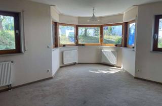Wohnung mieten in Weikersthalstraße 77, 72160 Horb, Helle 2-Zimmer-Wohnung mit Erker, neuer Einbauküche und Terrasse im modernisierten Dreifamilienhaus