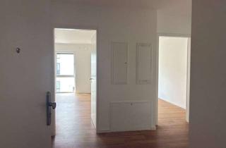 Wohnung mieten in Krampnitzer Straße, 14612 Falkensee, Kompakte 3-Zimmer-Wohnung mit Balkon, Einbauküche & Keller | kurzfristig verfügbar