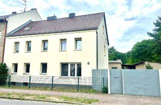 Haus kaufen in 16556 Hohen Neuendorf, Borgsdorf: Zweifamilienhaus, viel Nebengelass (ehemalige Fleischerei) und zwei Garagen