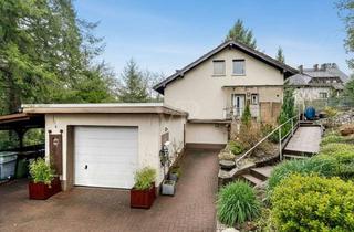 Haus kaufen in 61389 Schmitten, Haus mit Potenzial. 1-3 Wohneinheiten möglich. Garage, Hof, großer Garten. Zentral gelegen.