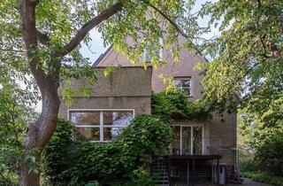 Haus kaufen in 14513 Teltow, Charmantes & effizientes EFH auf großem Grundstück mit viel Platz, PV, Balkon, Garage in Teltow