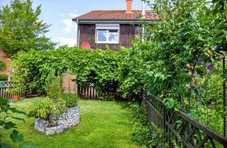 Haus kaufen in 24107 Suchsdorf, Der ideale Einstieg ins Eigenheim: Junges Reihenendhaus mit sonnigem Garten und Doppelcarport