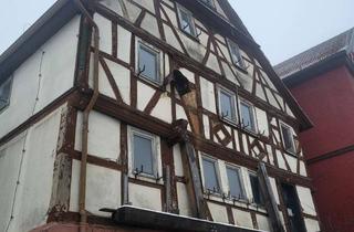 Haus kaufen in Untere Vorstadtstraße, 74731 Walldürn, Fachwerkhaus/ Doppelhaus mit vier Zimmern in Walldürn