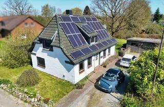 Haus kaufen in 24401 Böel, Charmantes Landhaus mit PV-Anlage, Kaminofen, Garten, modernem Bad und Entwicklungspotenzial in Böel