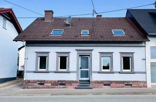 Haus kaufen in 66882 Hütschenhausen, Spesbach - Charmantes EFH mit Terrasse und Doppelgarage