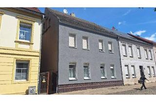 Anlageobjekt in 39288 Burg, Mehrfamilienhaus mit zwei Wohneinheiten, Ausbaureserve im Dachgeschoss und großzügigem Nebengelass