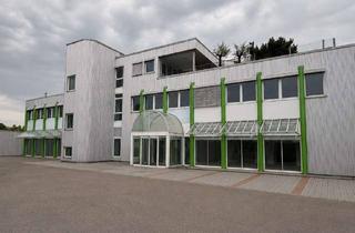 Geschäftslokal mieten in Benzstr. 28, 71083 Herrenberg, Effizient nutzbare Ladenfläche mit 2300 m² Gewerbe und 151 qm Wohnraum in Herrenberg