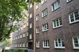 Wohnung kaufen in 22303 Winterhude, Kernsanierte 2,5-Zimmer-Altbauwohnung mit Balkon in Winterhude PROVISIONSFREI