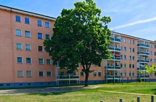 Wohnung mieten in Albert-Einstein-Straße 18, 02977 Hoyerswerda, Familien-4-Raumwohnung mit Tageslichtbad und Balkon im WK II