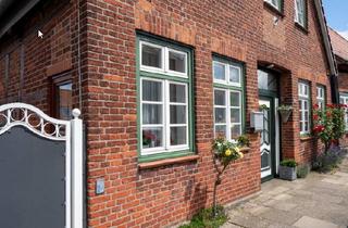 Wohnung mieten in Lübecker Straße 66, 23795 Bad Segeberg, Erstbezug nach Vollsanierung: DG-Wohnung mit Einbauküche, Terrasse und Garten