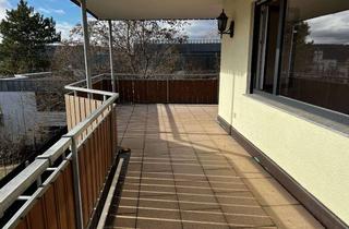 Wohnung mieten in 71229 Leonberg, Vollständig renovierte 4,5-Zimmer-Wohnung mit Balkon und Einbauküche in Leonberg
