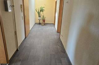 Wohnung mieten in Schillerstraße, 06712 Zeitz, Drei Zimmer mit Balkon: Helle Dachgeschosswohnung in Zeitz