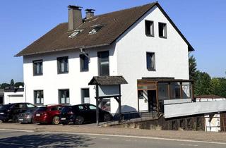 Haus kaufen in 32584 Löhne, Saniertes 3 Fam. Haus + Gewerbe mit Büro und Lagerfläche und 5 Garagen