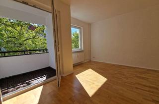 Wohnung kaufen in Albrecht-Achilles-Straße, 10709 Wilmersdorf, Sehr helle 2-Zi.-Whg., saniert, mit EBK, 4. OG mit Aufzug, Balkon, Blick ins Grüne , Kudamm-Nähe