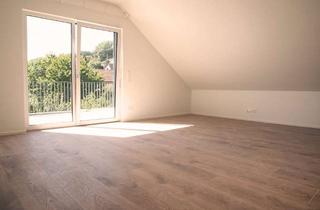 Wohnung mieten in Batzenhäuselweg, 69151 Neckargemünd, Moderne 2,5-Zi-DG-Wohnung mit Balkon, Klimaanlage, EBK & 2 Stellplätzen (Wallbox), Keller – KfW 55
