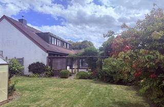 Haus kaufen in 25709 Marne, Architektenhaus von 1974 mit Wintergarten, Kamin, Sauna und Seerosenteich
