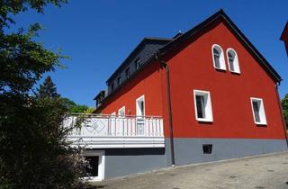 Einfamilienhaus kaufen in 95028 Hof, Einfamilienhaus in ruhiger Anliegerstraße mit 3 Garagen und Nebengebäuden