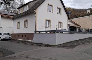 Einfamilienhaus kaufen in 35690 Dillenburg, Dillenburg - EFH mit Garage, Terrasse und modernisierter Ausstattung