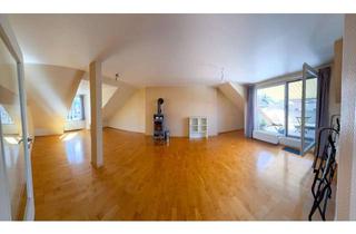 Wohnung kaufen in Wilhelmstraße, 21073 Harburg, Ruhige Dachgeschosswohnung über den Dächern von Harburg