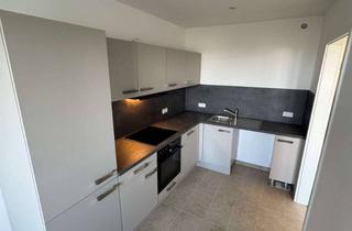 Wohnung mieten in Märkische Allee 288, 12687 Marzahn, Einziehen & Wohlfühlen – Modern sanierte 4-Raum-Wohnung mit Balkon und Einbauküche!