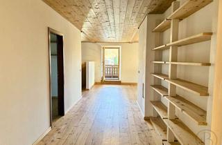 Wohnung mieten in 83377 Vachendorf, Wohnen auf denkmalgeschützen Bauernhof! Große 4 Zi.-Dachgeschosswhg mit Gartenanteil & Carport.