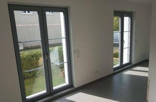 Wohnung mieten in Bahnhofstraße, 16356 Ahrensfelde, Vollständig renovierte Wohnung mit eineinhalb Zimmern und Einbauküche in Blumnberg