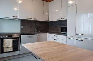 Wohnung mieten in Neckarstrasse 23, 73240 Wendlingen, Geschmackvolle Wohnung mit drei Zimmern sowie Balkon und Einbauküche in Wendlingen
