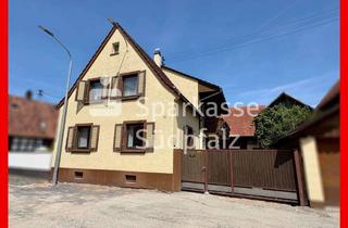 Haus kaufen in 76768 Berg, Tradition trifft Potenzial - Haus mit Scheune und Nebengebäude
