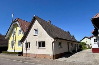 Einfamilienhaus kaufen in 76479 Steinmauern, Renovierungsbedürftiges Einfamilienhaus mit Ausbaureserve & zwei Garagen in Steinmauern!