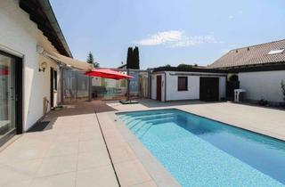 Einfamilienhaus kaufen in 89257 Illertissen, Illertissen: Großzügiges Einfamilienhaus mit Einliegerwohnung und Pool im schönen Garten