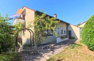 Haus kaufen in 71111 Waldenbuch, Dreifamilienhaus in Hanglage auf 1.452 m² Grundstück in Waldenbuch