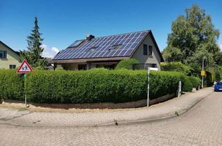 Anlageobjekt in 21614 Buxtehude, modernisiertes und vermietetes Zweifamilienhaus in bevorzugter Wohnlage