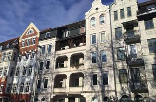 Wohnung mieten in Saarbrückenstr. 28, 24114 Südfriedhof, Wohn(t)raum: 3-Zimmer-Altbau mit 2 Balkonen!