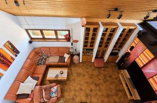 Haus kaufen in Carl-Diem-Straße, 97268 Kirchheim, Ausgefallene Architekur - mit Galerie, hellen Räumen und Platz für die ganze Familie! ELW vorhanden!